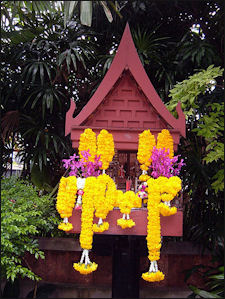 20120511-Thai Spirit House 450px-Jim_Thompson_House_spirit_house.JPG